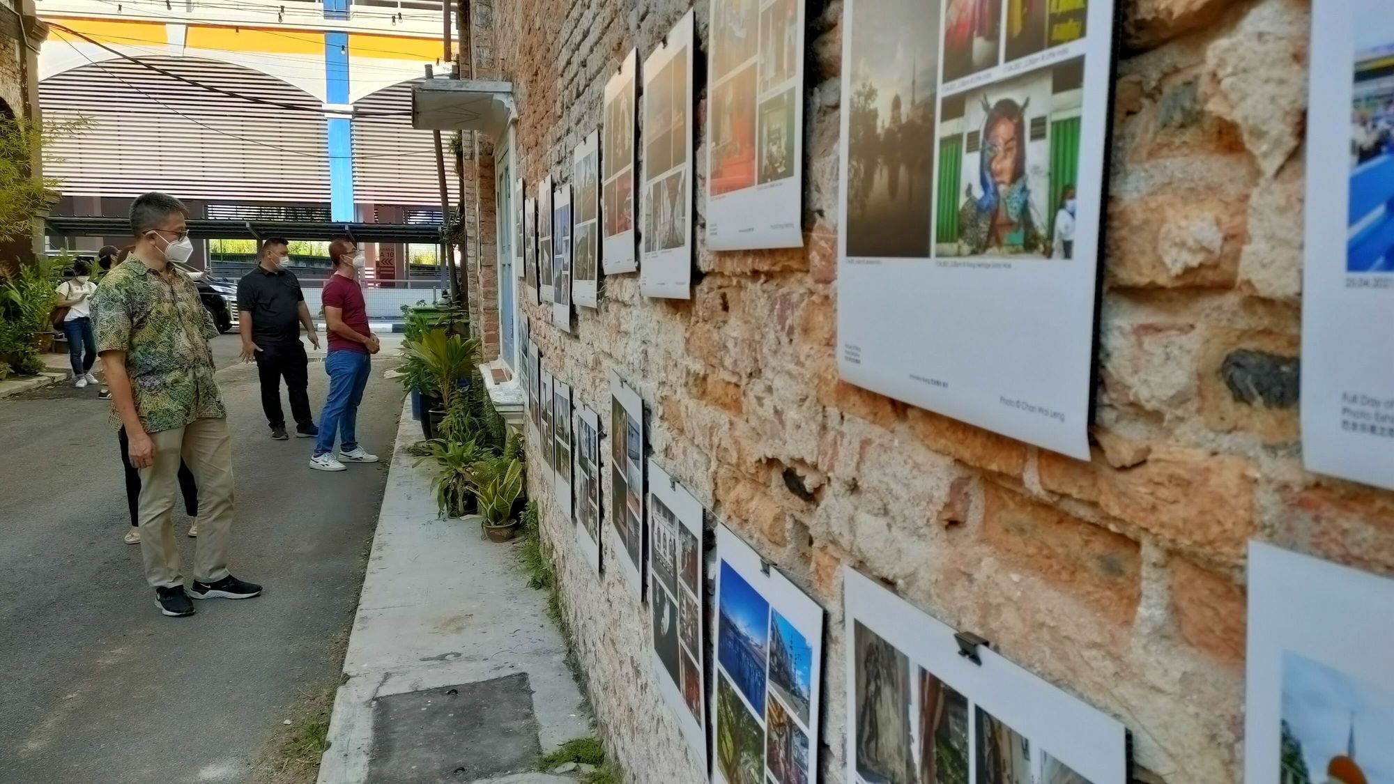 带入人群活动地点展出 巴生社区摄影展掀幕